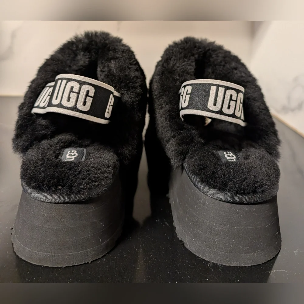 UGG Wmns Funkette Slipper 'Black' Shoes Size 8 Used Like New